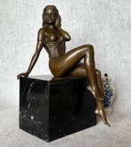 Statue, Exclusief beeld: Zittende Dame - 24.5 cm - Bronze,