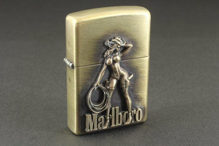 Zippo - Marlboro Sexy Girl - Zakaansteker - Messing, Verzamelen, Rookartikelen, Aanstekers en Luciferdoosjes