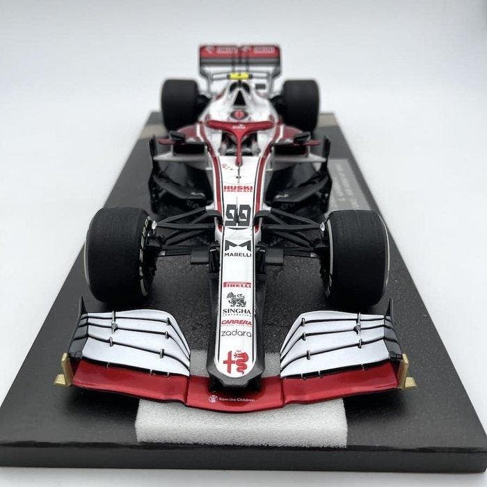 Minichamps 1:18 - Model raceauto - Alfa Romeo Racing #99 Abu, Hobby en Vrije tijd, Modelauto's | 1:5 tot 1:12