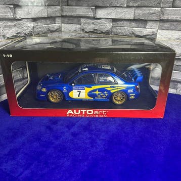 Autoart 1:18 - Voiture de course miniature - AUTOart 1:18