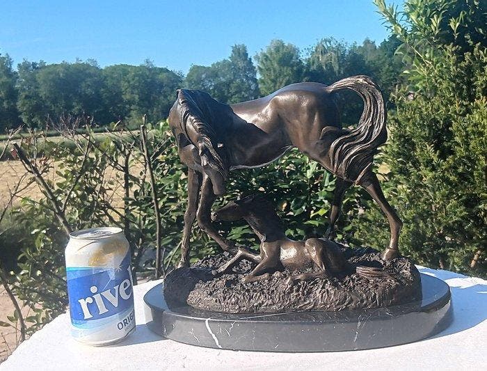 Sculpture, Bronzen beeld merrie en veulen - 25 cm - bronze, Antiquités & Art, Art | Objets design