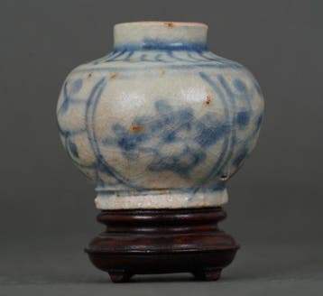Jiajing (1522-1566) - Pot - Blauw-witte bolvormige vaas uit