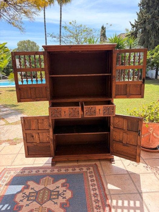 Armoire - Bois de pin - Renaissance coloniale espagnole, Antiquités & Art, Curiosités & Brocante