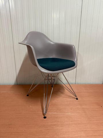 Vitra Stoelen Met Gestoffeerde Zitting - Uitvoering Dar, Overige kleuren, Verzenden, Zo goed als nieuw, Bureaustoel