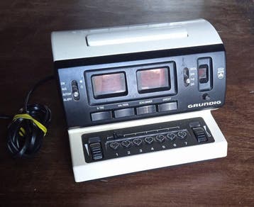 Grundig - Sono-Clock 550a Space Age 2-Piece Set Radio, TV, Hi-fi & Vidéo