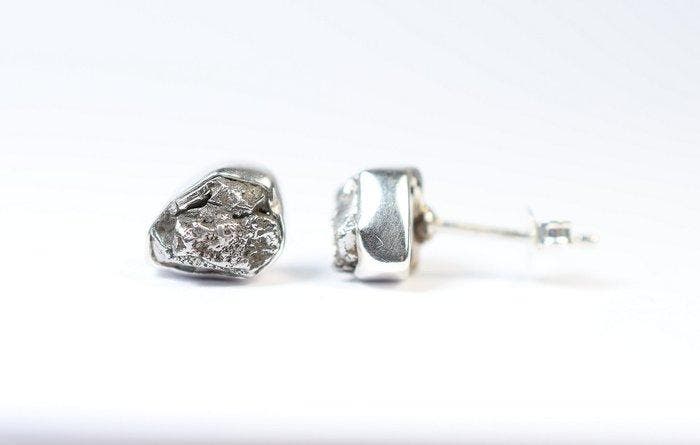 2 x oorstekers meteoriet Campo del Cielo / nieuw 925., Verzamelen, Mineralen en Fossielen