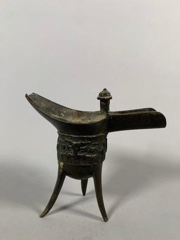Oud-Chinees, Ming-dynastie Brons Driepotige coupé Jue - 18