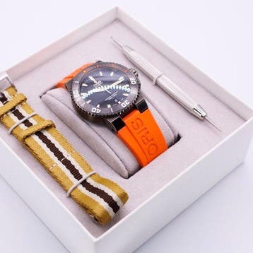 Oris - Boxed!! Aquis Date Robert Clemente Limieted Edition -