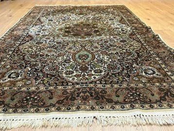 Tapis oriental en cachemire fin avec de la soie et un motif, Maison & Meubles