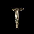 Oud-Romeins Zilver Gebogen fibula, zeldzame kleine maat