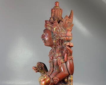 Sculpture balinaise en bois polychromé et doré – Divinité au