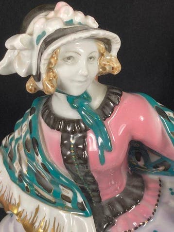 Karl Ens, Volkstedt - Statue, Meisje met waaier - 25 cm -