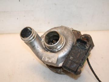 Turbo Mercedes E-Klasse O94715