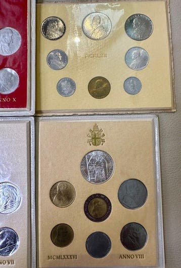 Vaticaan. Dal 1962 - 6 divisionali / set commemorativi in