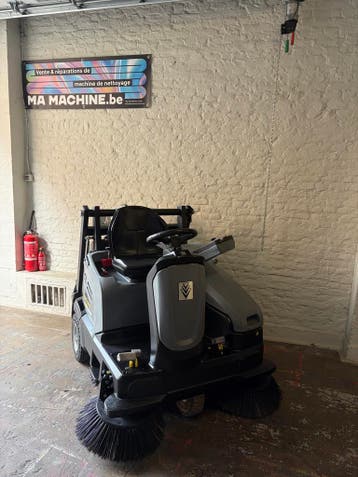 Balayeuse autoportée Karcher KM 105/110 R LPG - 2019 - 228h, Doe-het-zelf en Bouw, Machine de nettoyage à brosse