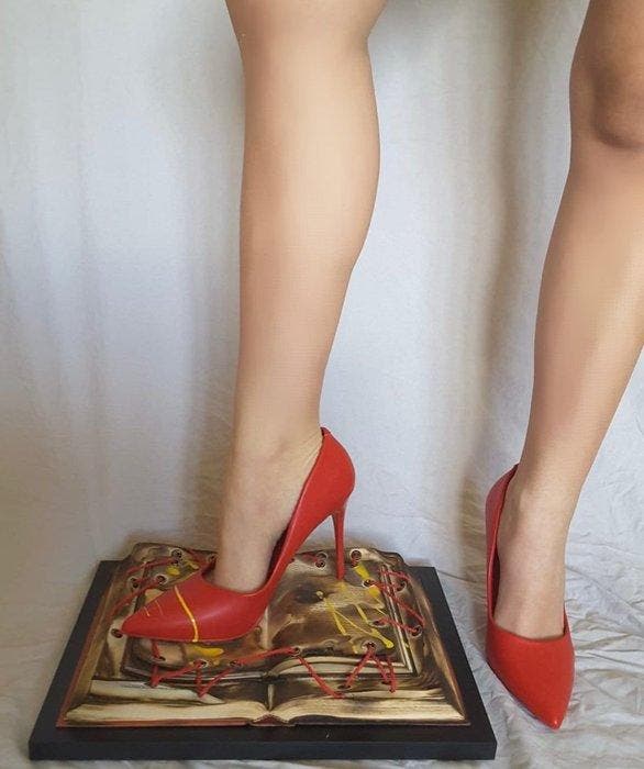 Arianna De Blanck (2003) - REBELLION - Stiletto on Burning, Antiquités & Art, Art | Objets design