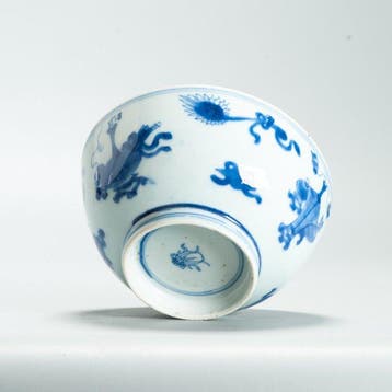 Bol - Interesting Antique Chinese Porcelain Bowl 17th