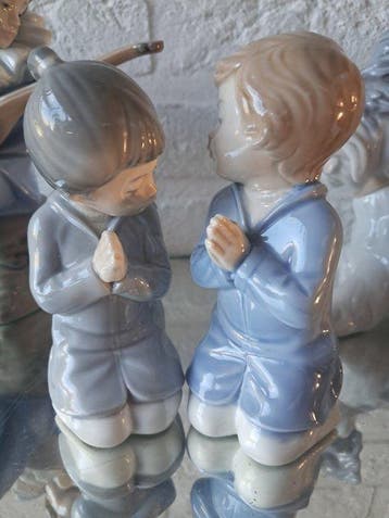 Lladró, Nao by Lladró - Figurine - biddende kinderen,
