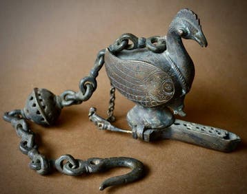 Bronzen zoomorfe rituele olielamp met vogel - Bronsgieten, Antiek en Kunst