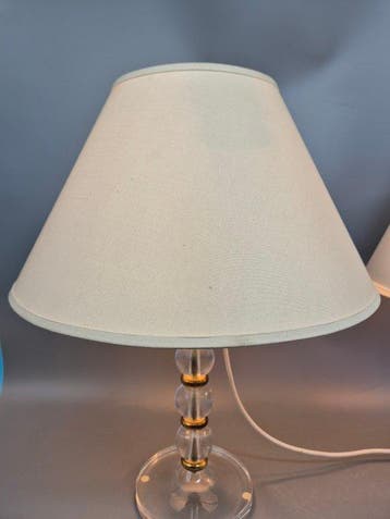 Elegantes Paar Tischleuchten aus Acrylglas und Messing –