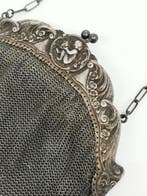 Ancien sac à main en Cotte de maille, en métal argenté.