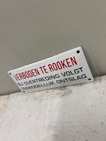 Verboden te Roken – Onmiddellijk Ontslag – Klein Emaille