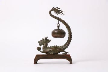 Antiek bronzen opgerolde draak-wierookbrander met hangende