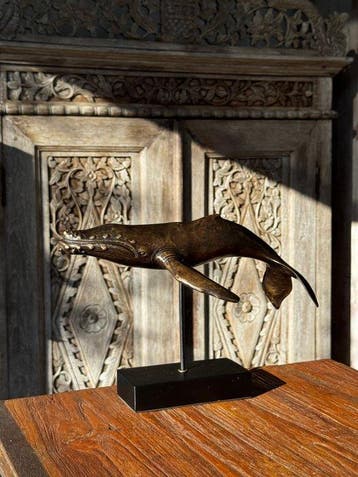 Beeld, No Reserve - Bronze Patinated Whale Soaring on its
