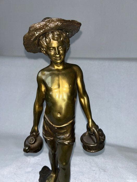 Uccello Napoli - Uccello - Beeld, Jongen met kruik en mand -, Antiek en Kunst, Curiosa en Brocante