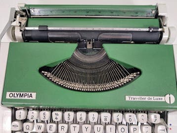 Olympia Traveller De Luxe - Machine à écrire - 1970-1980