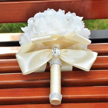 Bruidsmeisjesboeket foamrozen wit+creme met strass volledig, Hobby en Vrije tijd, Nieuw
