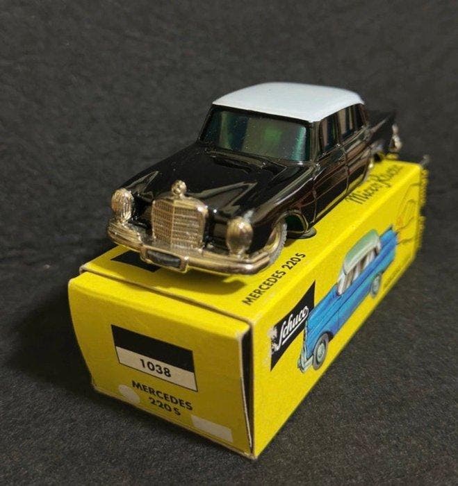 Schuco 1:43 - Model hatchback - Mercedes 220 S Full Metal -, Antiek en Kunst, Antiek | Speelgoed