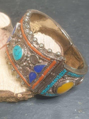 Rood en geel gekleurd koraal, lapis lazuli, turkoois,, Verzamelen