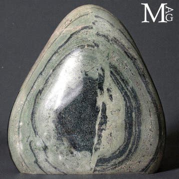 Gepolijste Kambaba Jasper-beeld – Madagaskar groene steen