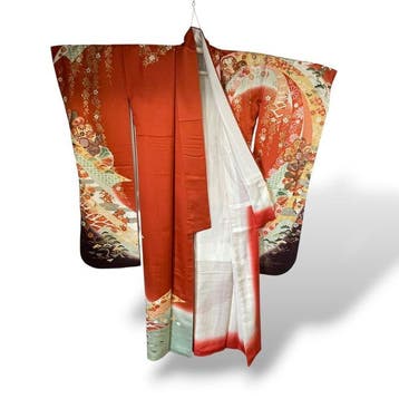 Coral- en saliegroene Furisode Kimono met uitwaaierende, Antiek en Kunst