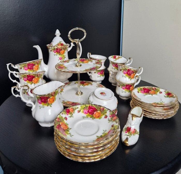 Royal Albert - Koffie- en theeservies (26) - Old Country, Antiek en Kunst, Antiek | Meubels | Tafels