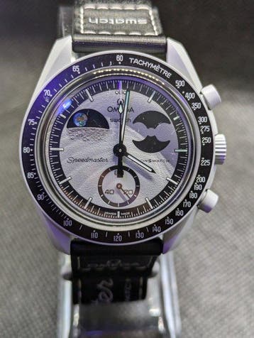 Swatch - MoonSwatch. Mission to Earthphase - Sans prix de