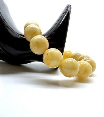 Armband met witte Baltische amber kralen van 16 mm, 32,1 g -, Antiek en Kunst