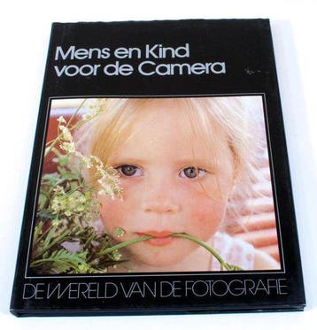 Mens en kind voor de camera De Wereld van de fotografie, Verzenden