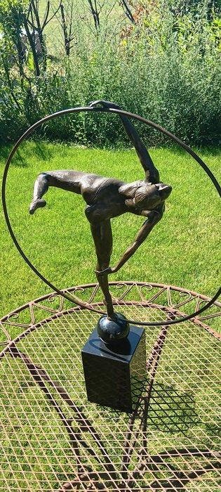 Elegantie, balans en tijdloze klasse - naar chiparus -, Antiquités & Art