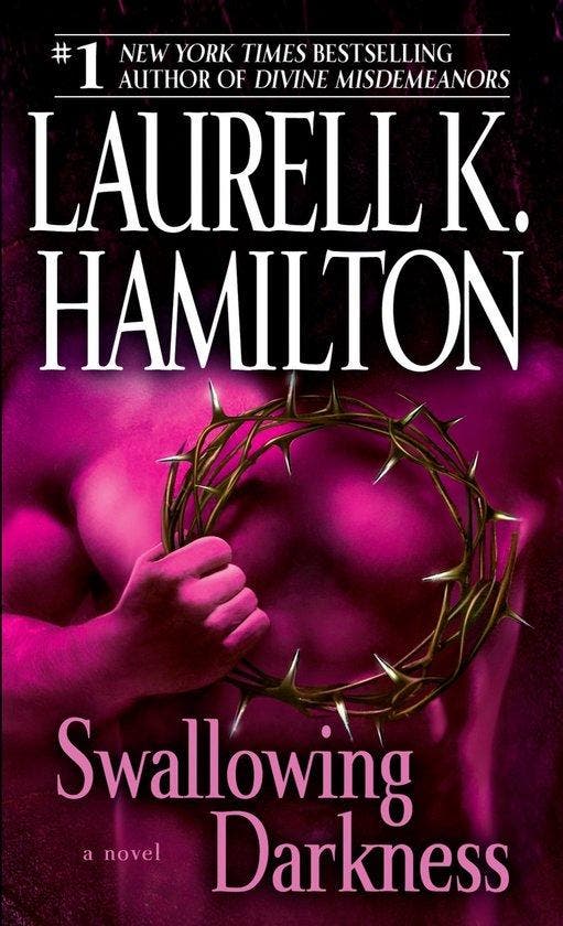 Swallowing Darkness 9780345495945 Laurell K. Hamilton, Livres, Langue | Anglais, Envoi