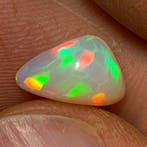 Heldere Ethiopische opaal cabochon edelsteen - 1,35 karaat, Verzamelen, Mineralen en Fossielen
