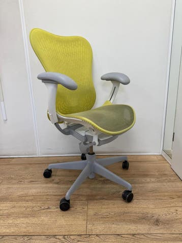 Herman Miller Mirra 2 Butterfly Twilight/Studio Yellow, Verzenden, Geel, Zo goed als nieuw, Bureaustoel