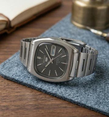 Seiko - 21 Jewels TV Case – Charcoal Dial – Original