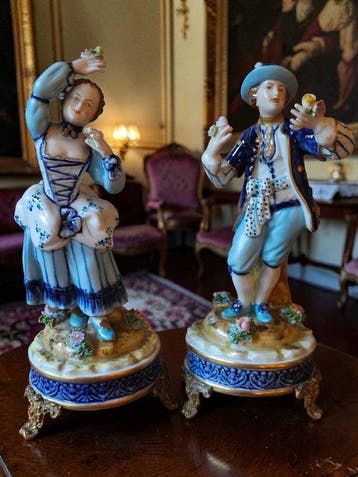 Beeldje - Par de Estatuetas Rococó em Porcelana Alemã –