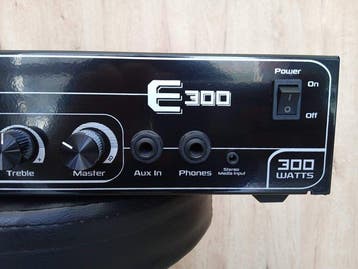 EDEN E300 - Aantal items: 1 - Basgitaarversterker top, Nieuw
