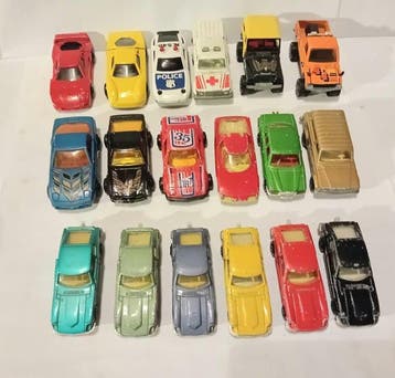 Majorette 1:64 - Modelauto (18) - Datsun z, Jeep, Ferrari, Nieuw