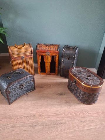 Decoratief ornament (5) - Nederland - Wijnkoffers en kistjes