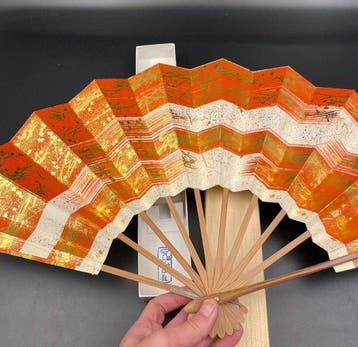 Handwaaier - Papiergebaseerd - Gouden Japanse waaier, Antiek en Kunst