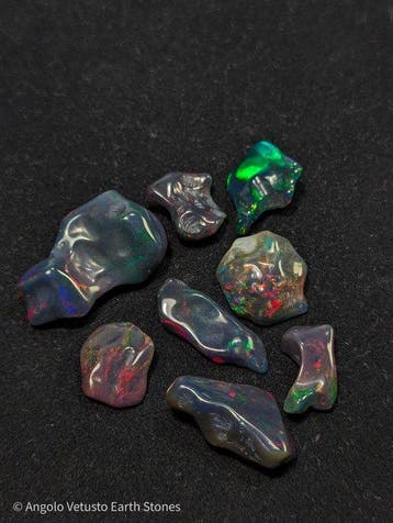 32,10 ct - Natuurlijke kostbare gerookte zwarte opalen,